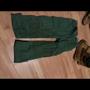 Green cargo/utility pants